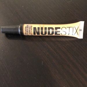 Nudestix highlighter